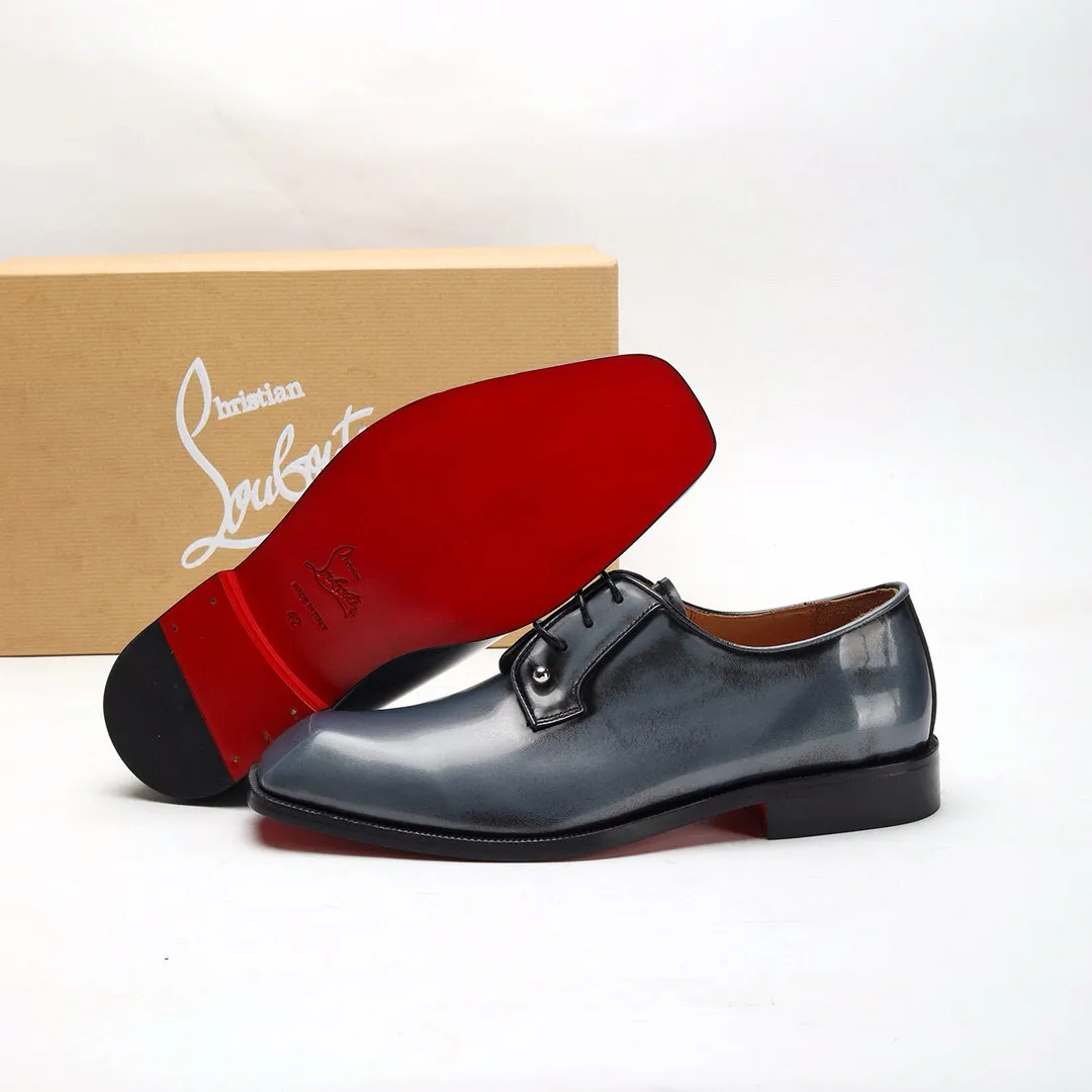 Batch 1,080 yuan 💰••New real shots••CL～High-end men’s 👔casual•loafers with red soles! ••🆑Genuine and top-quality goods from original orders ••✅💯 Purchase goods from top-quality original orders! Original imported patterned cowhide ➕Imported cowhide lining ➕Cowhide feet ➕Original leather outsole~🉑️Feel free to compare the authentic ones! Size: 38-44 (45.46.47 can be customized)